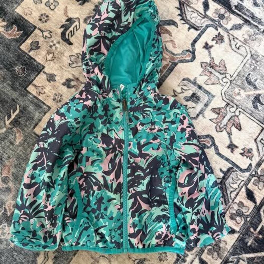 Title: Columbia Girls Reversible Rain Jacket/Windbreaker 2T 🌧️💖